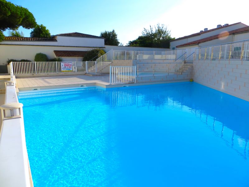 Photo 2 : PISCINE d'une maison située à Saint-Martin-de-Ré, île de Ré.