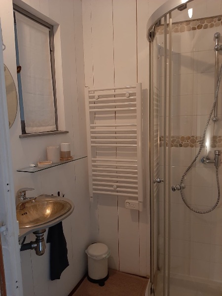 Photo 5 : SALLEDEBAIN d'une maison située à Saint-Martin-de-Ré, île de Ré.