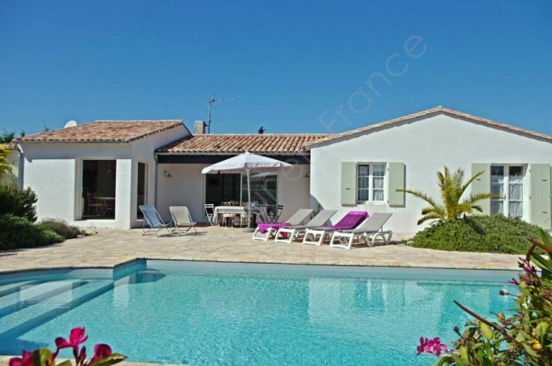 Photo 1 : EXTERIEUR d'une maison située à Le Bois-Plage-en-Ré, île de Ré.