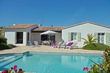 Ile de Ré:Villa  soleil avec piscine chauffee et grand jardin