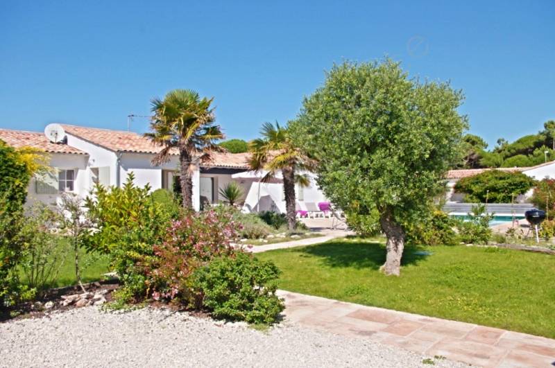 Photo 4 : JARDIN d'une maison située à Le Bois-Plage-en-Ré, île de Ré.