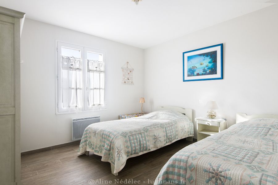 Photo 18 : CHAMBRE d'une maison située à Le Bois-Plage-en-Ré, île de Ré.