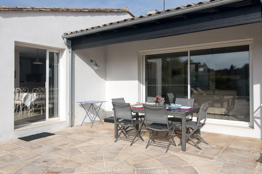 Photo 6 : TERRASSE d'une maison située à Le Bois-Plage-en-Ré, île de Ré.