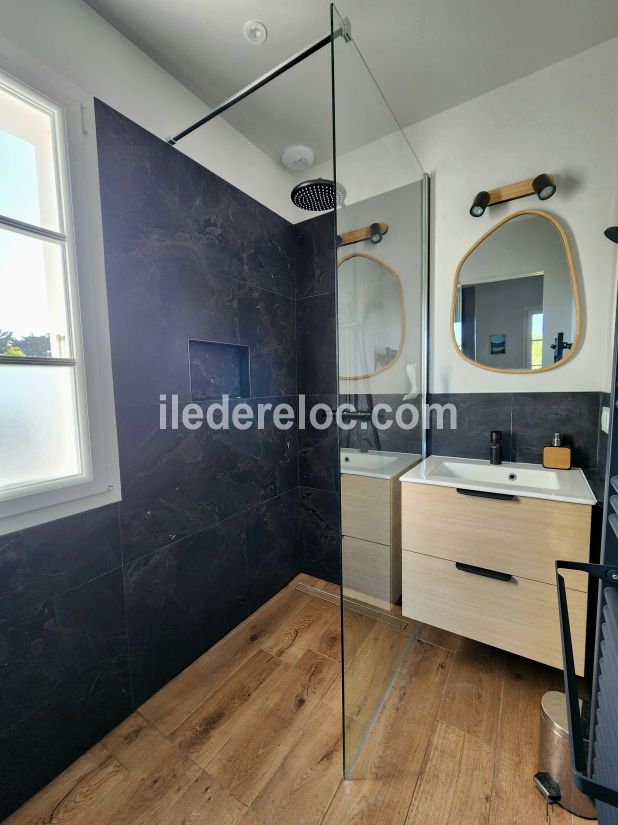 Photo 16 : CHAMBRE d'une maison située à La Couarde-sur-mer, île de Ré.