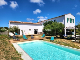 Ile de Ré:Très belle maison avec piscine et grand jardin, à côté de la plage et du marché