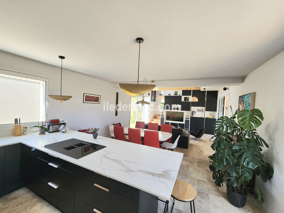 Photo 8 : CUISINE d'une maison située à La Couarde-sur-mer, île de Ré.