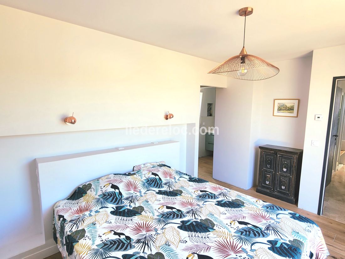 Photo 12 : CHAMBRE d'une maison située à La Couarde-sur-mer, île de Ré.