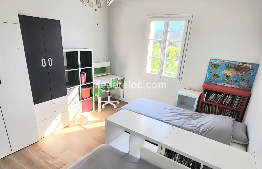 Photo 21 : CHAMBRE d'une maison situ&eacute;e &agrave; La Couarde-sur-mer, &icirc;le de R&eacute;.