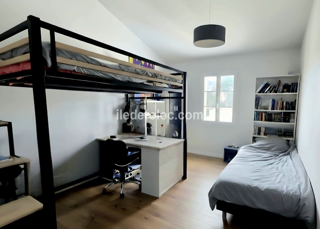 Photo 20 : CHAMBRE d'une maison situ&eacute;e &agrave; La Couarde-sur-mer, &icirc;le de R&eacute;.