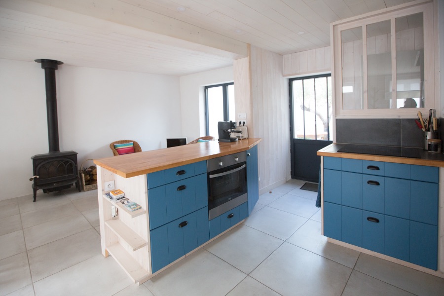 Photo 6 : CUISINE d'une maison située à La Couarde-sur-mer, île de Ré.