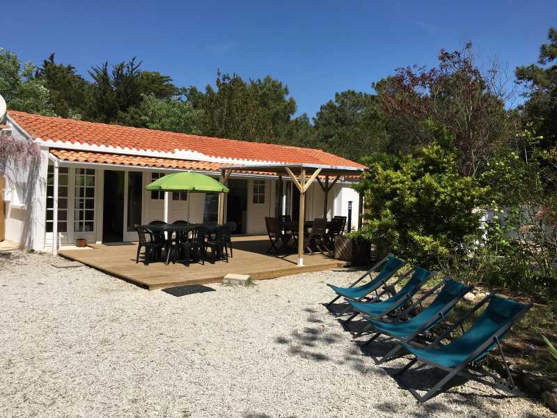 Photo 1 : EXTERIEUR d'une maison située à Le Bois-Plage-en-Ré, île de Ré.