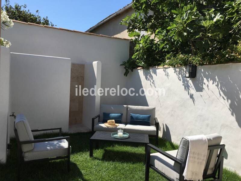 Photo 3 : EXTERIEUR d'une maison située à La Couarde-sur-mer, île de Ré.