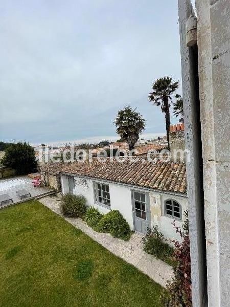 Photo 20 : EXTERIEUR d'une maison située à Le Bois-Plage-en-Ré, île de Ré.