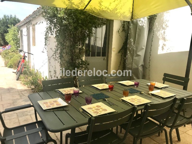 Photo 7 : TERRASSE d'une maison située à Le Bois-Plage-en-Ré, île de Ré.