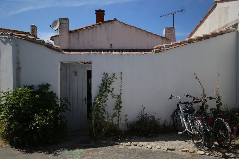 Photo 10 : EXTERIEUR d'une maison située à Loix, île de Ré.