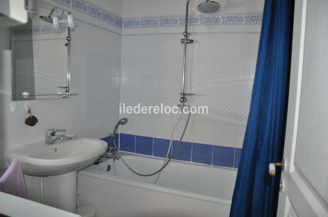 Photo 12 : NC d'une maison situ&eacute;e &agrave; Ars en R&eacute;, &icirc;le de R&eacute;.