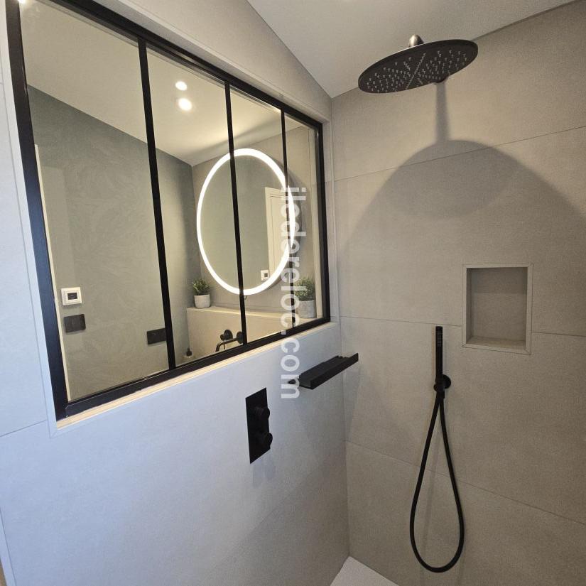 Photo 21 : SALLEDEBAIN d'une maison situ&eacute;e &agrave; La Flotte-en-R&eacute;, &icirc;le de R&eacute;.