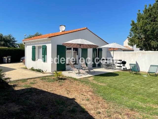 Photo 1 : EXTERIEUR d'une maison située à Le Bois-Plage-en-Ré, île de Ré.