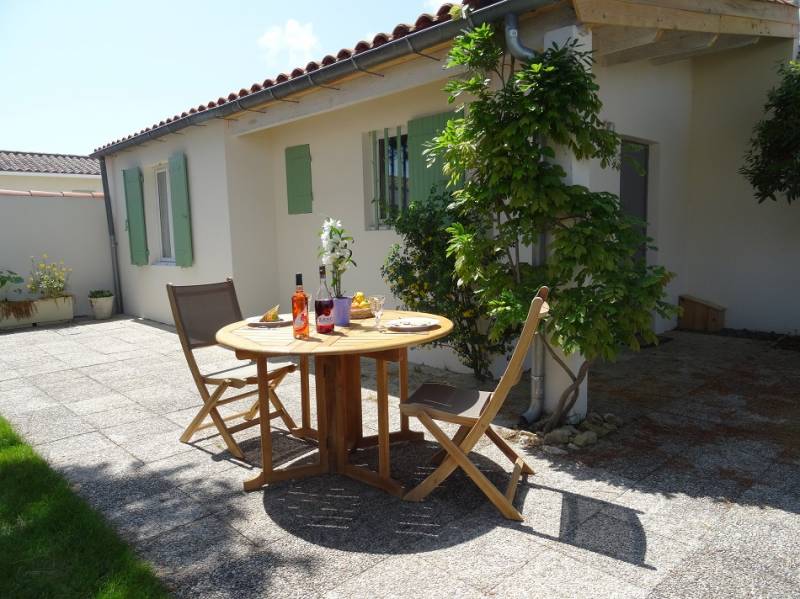 Photo 1 : TERRASSE d'une maison située à Le Bois-Plage-en-Ré, île de Ré.