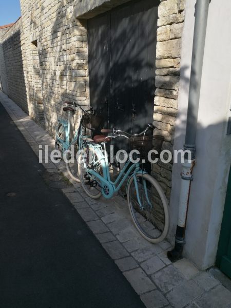 Photo 31 : EXTERIEUR d'une maison située à Ars en Ré, île de Ré.