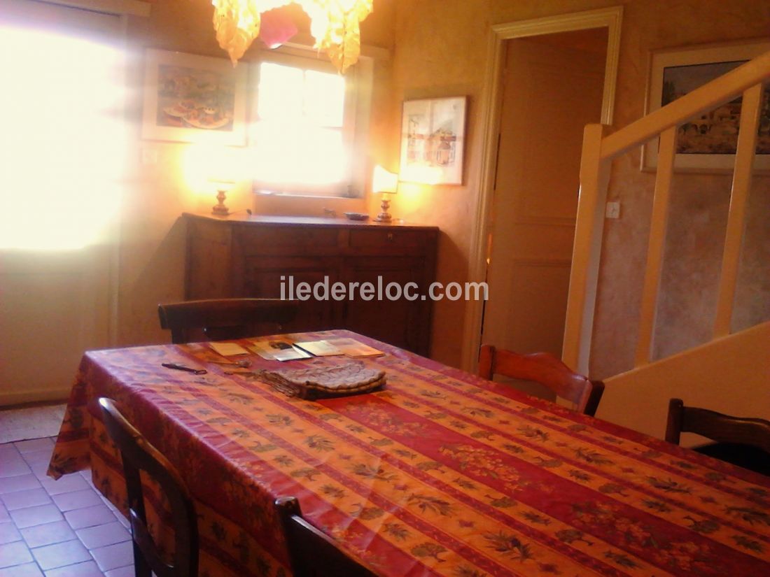 Photo 10 : CUISINE d'une maison située à Sainte-Marie-de-Ré, île de Ré.