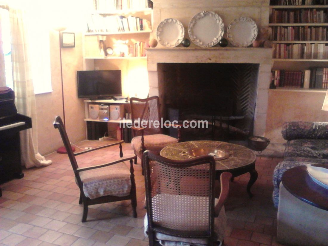 Photo 5 : SEJOUR d'une maison située à Sainte-Marie-de-Ré, île de Ré.