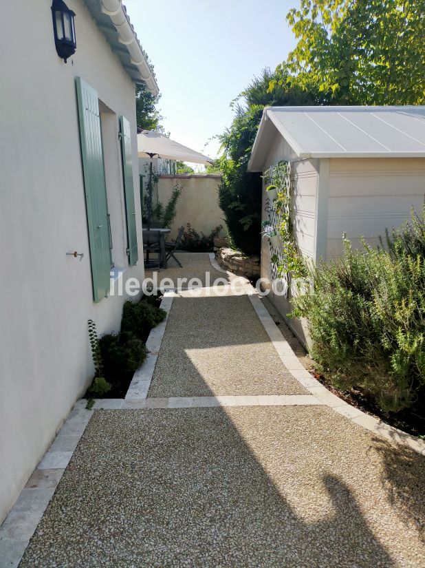 Photo 8 : PATIO d'une maison située à Le Bois-Plage-en-Ré, île de Ré.