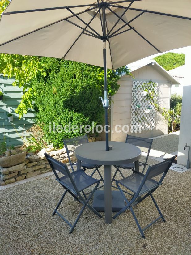 Photo 10 : TERRASSE d'une maison située à Le Bois-Plage-en-Ré, île de Ré.