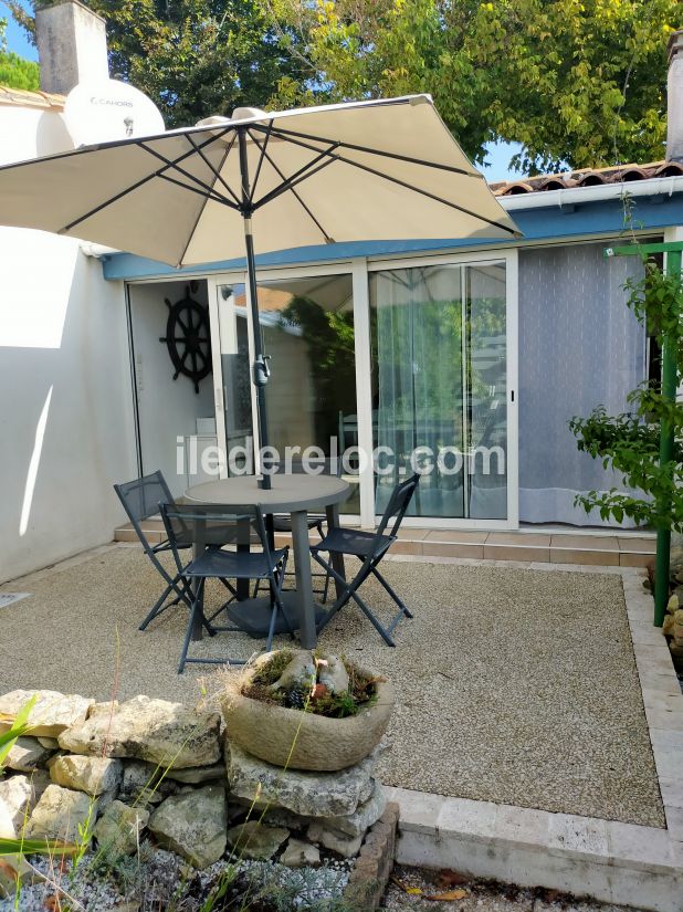 Photo 11 : TERRASSE d'une maison située à Le Bois-Plage-en-Ré, île de Ré.