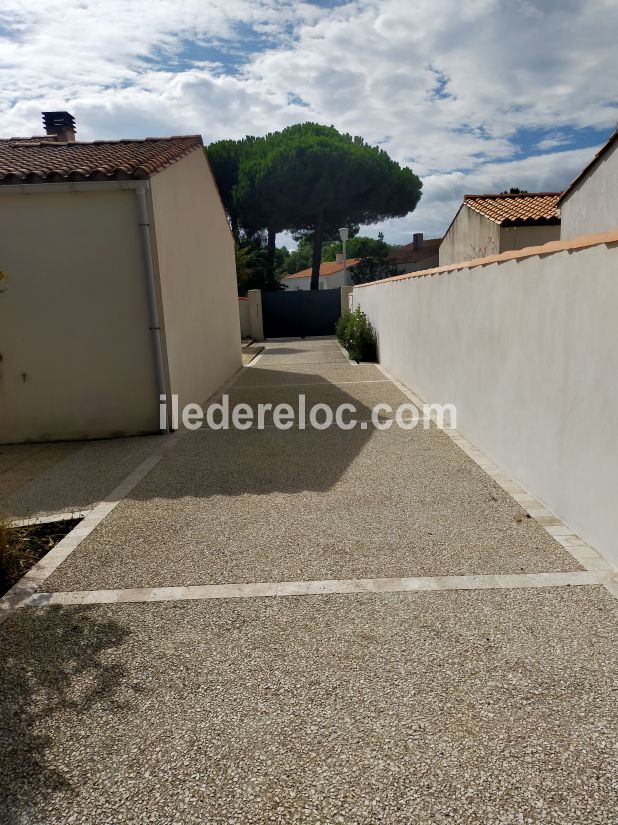 Photo 7 : JARDIN d'une maison située à Le Bois-Plage-en-Ré, île de Ré.