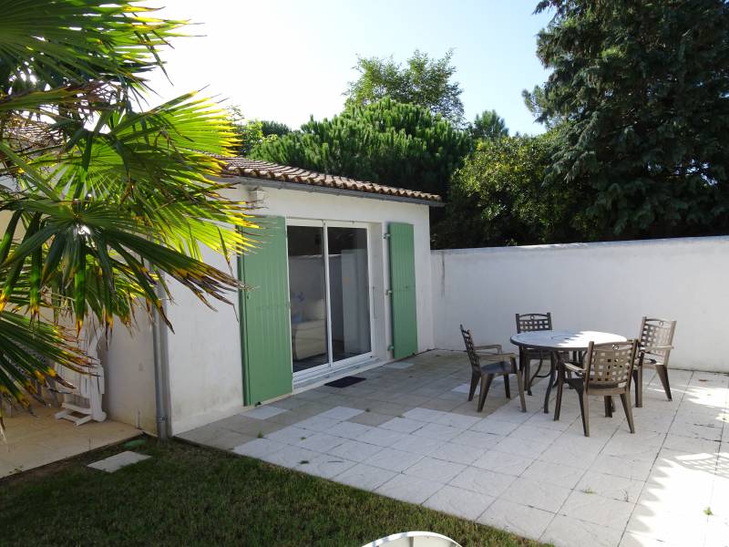 Photo 13 : EXTERIEUR d'une maison située à Sainte-Marie, île de Ré.