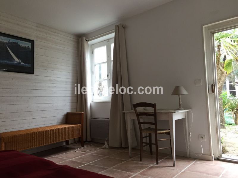 Photo 14 : CHAMBRE d'une maison située à Loix, île de Ré.