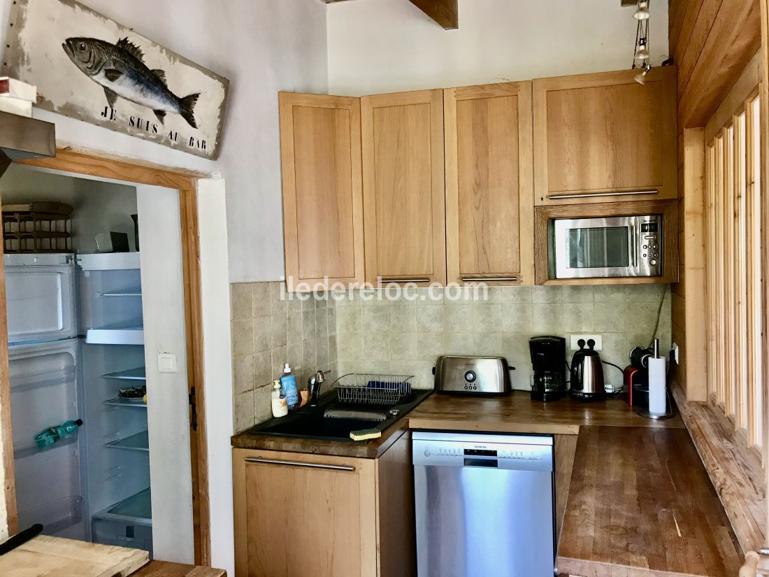 Photo 12 : CUISINE d'une maison situ&eacute;e &agrave; Loix, &icirc;le de R&eacute;.