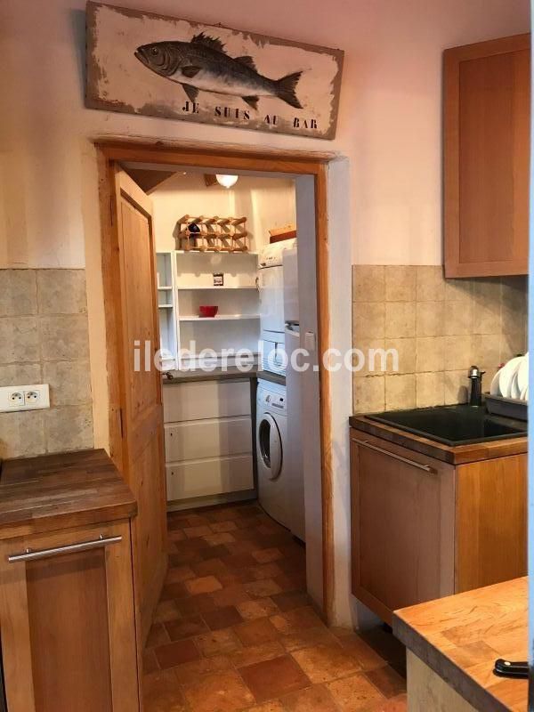 Photo 14 : CUISINE d'une maison situ&eacute;e &agrave; Loix, &icirc;le de R&eacute;.