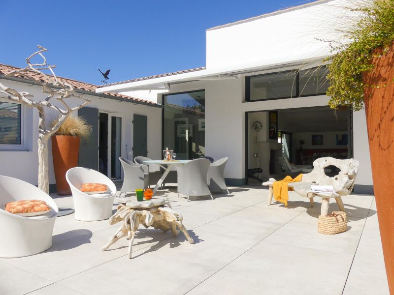 Photo 13 : PATIO d'une maison située à Loix, île de Ré.