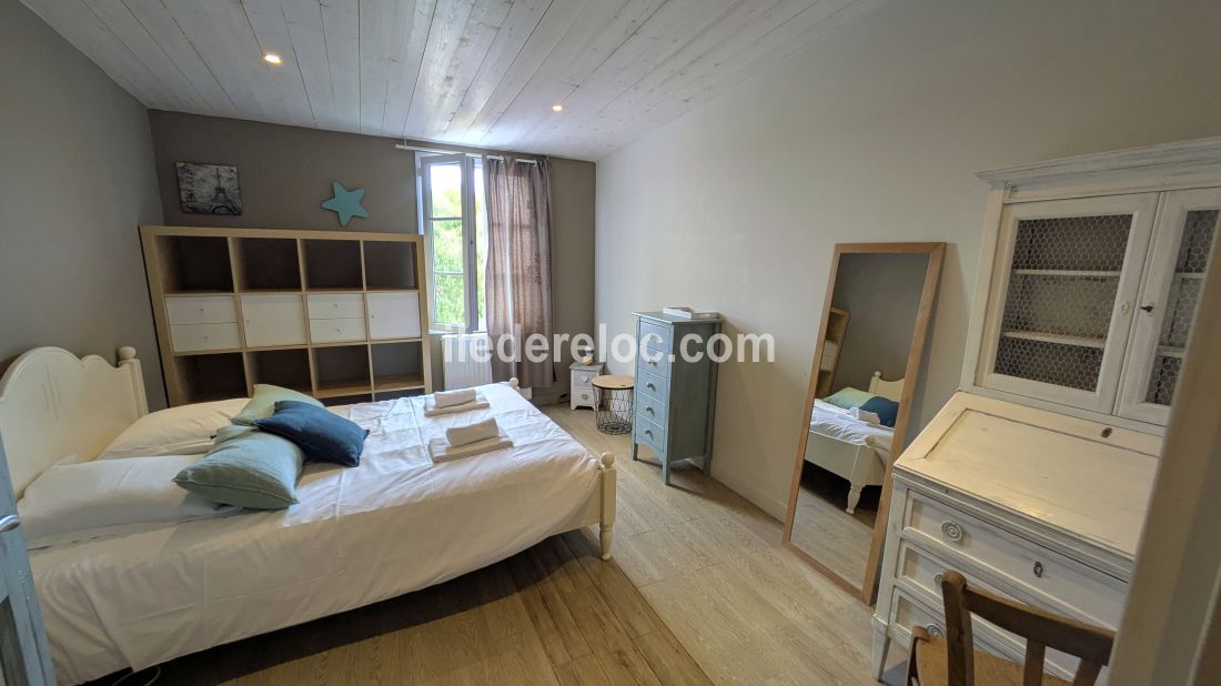Photo 25 : CHAMBRE d'une maison situ&eacute;e &agrave; La Couarde-sur-mer, &icirc;le de R&eacute;.
