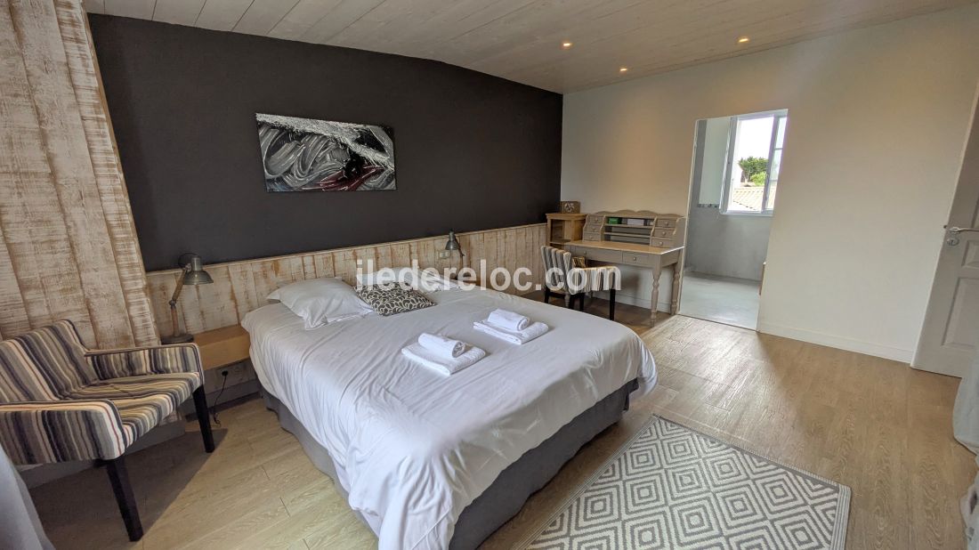 Photo 17 : CHAMBRE d'une maison situ&eacute;e &agrave; La Couarde-sur-mer, &icirc;le de R&eacute;.