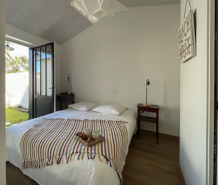 Photo 17 : CHAMBRE d'une maison située à Loix, île de Ré.