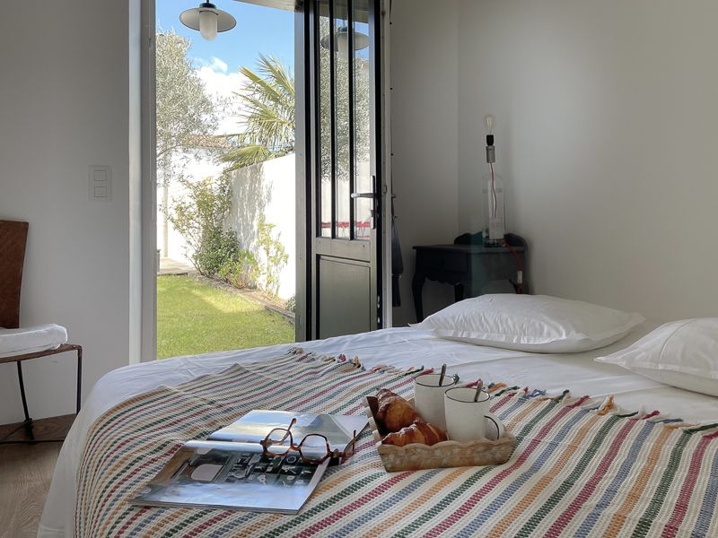 Photo 19 : CHAMBRE d'une maison située à Loix, île de Ré.