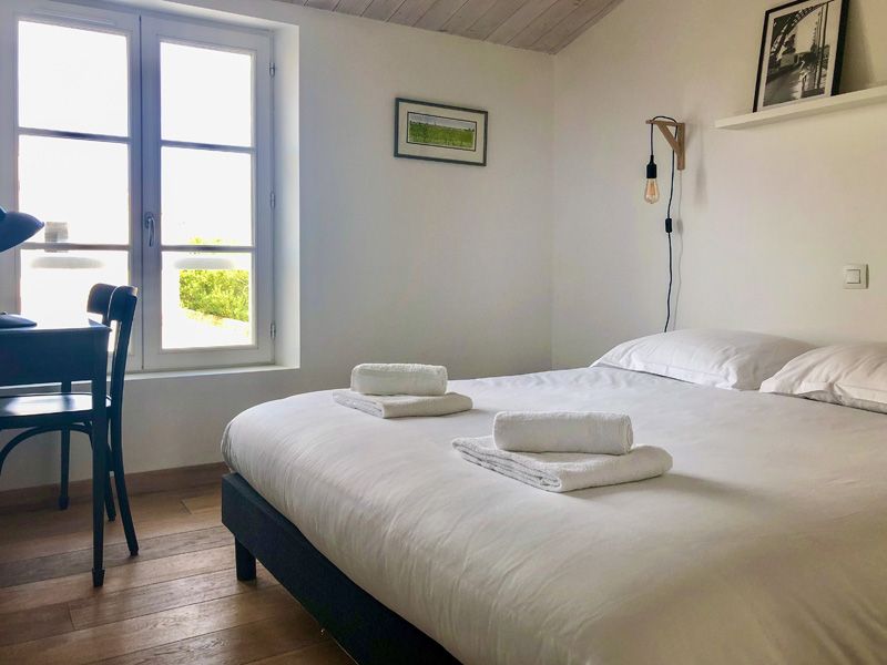 Photo 14 : CHAMBRE d'une maison située à Loix, île de Ré.