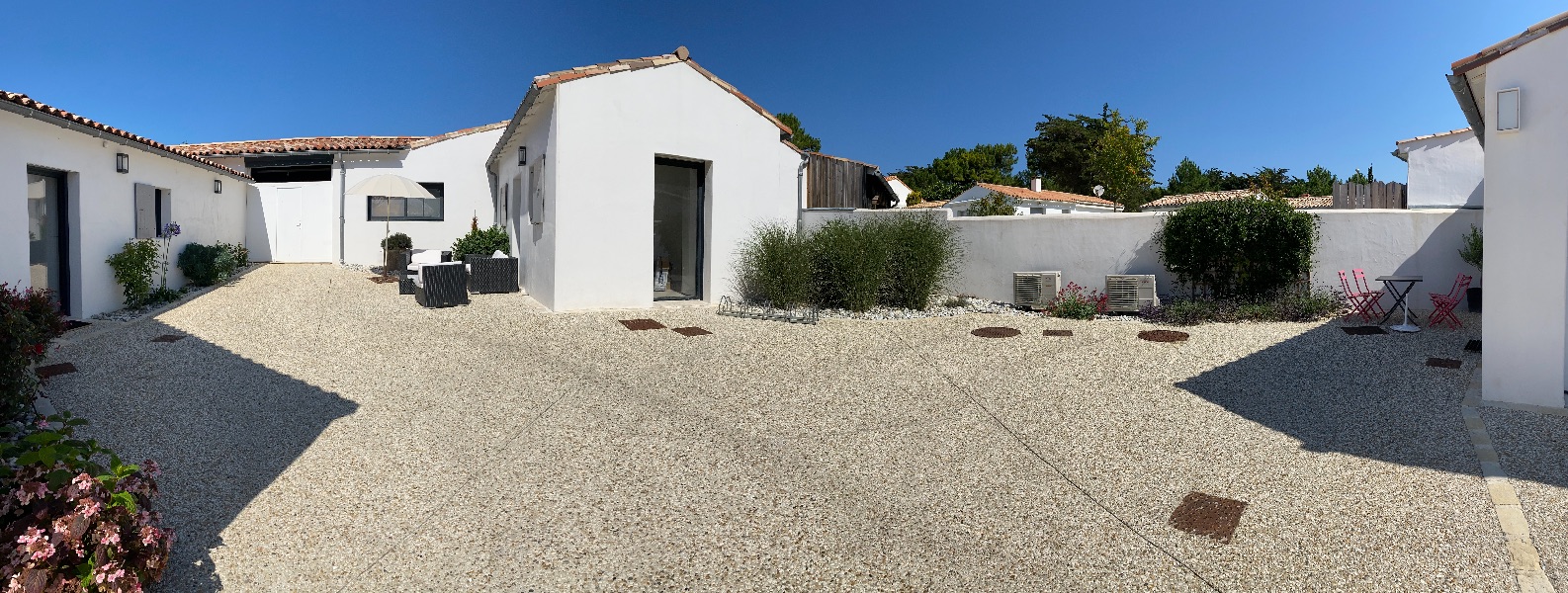 Photo 25 : EXTERIEUR d'une maison située à Le Bois-Plage-en-Ré, île de Ré.