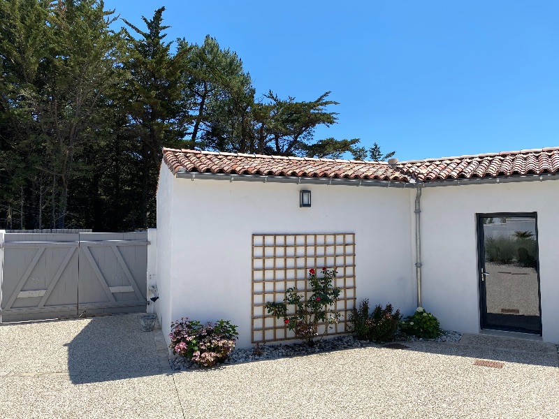 Photo 11 : EXTERIEUR d'une maison située à Le Bois-Plage-en-Ré, île de Ré.