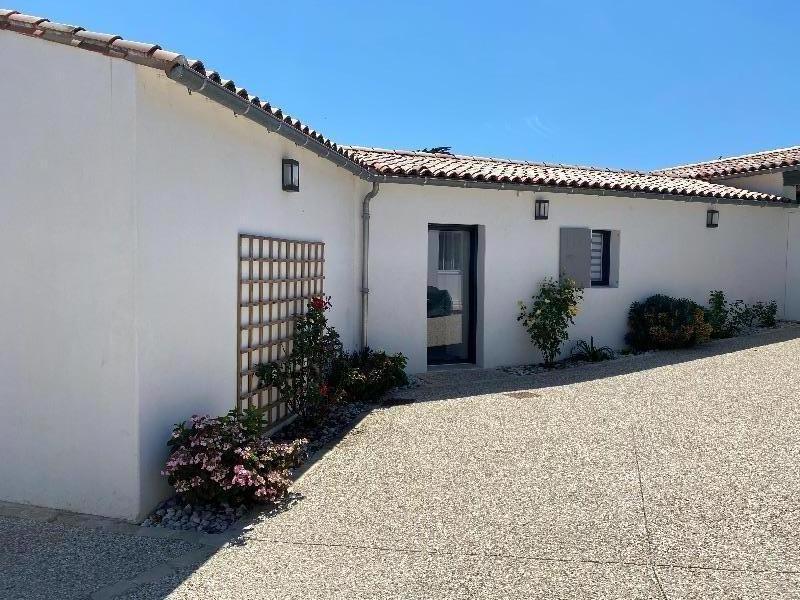 Photo 10 : CHAMBRE d'une maison située à Le Bois-Plage-en-Ré, île de Ré.