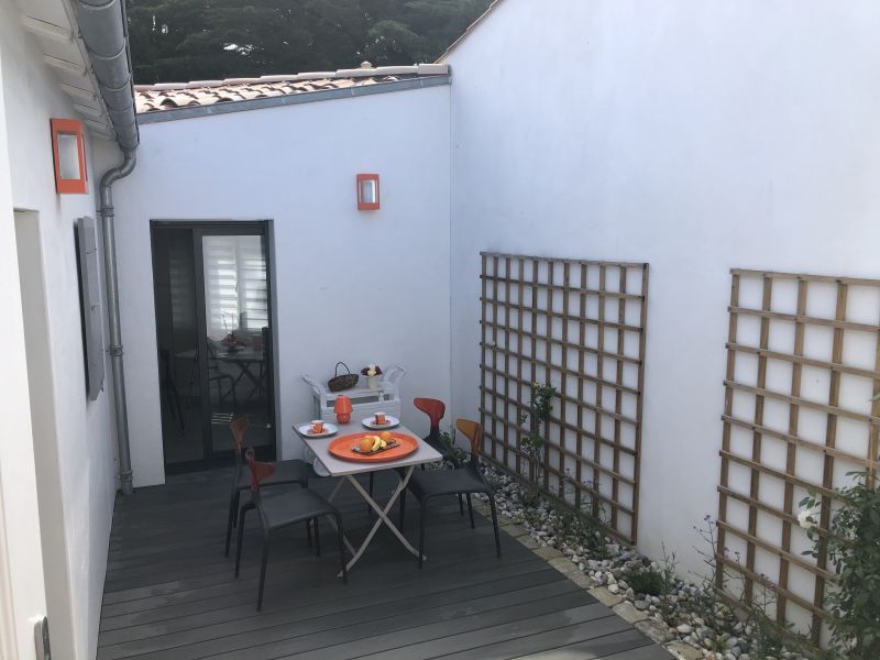 Photo 3 : PATIO d'une maison située à Le Bois-Plage-en-Ré, île de Ré.