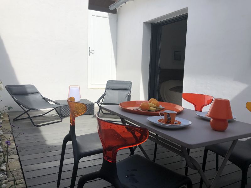 Photo 1 : PATIO d'une maison située à Le Bois-Plage-en-Ré, île de Ré.