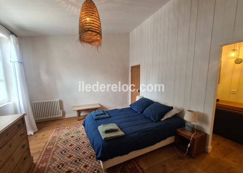 Photo 17 : CHAMBRE d'une maison située à La Couarde-sur-mer, île de Ré.