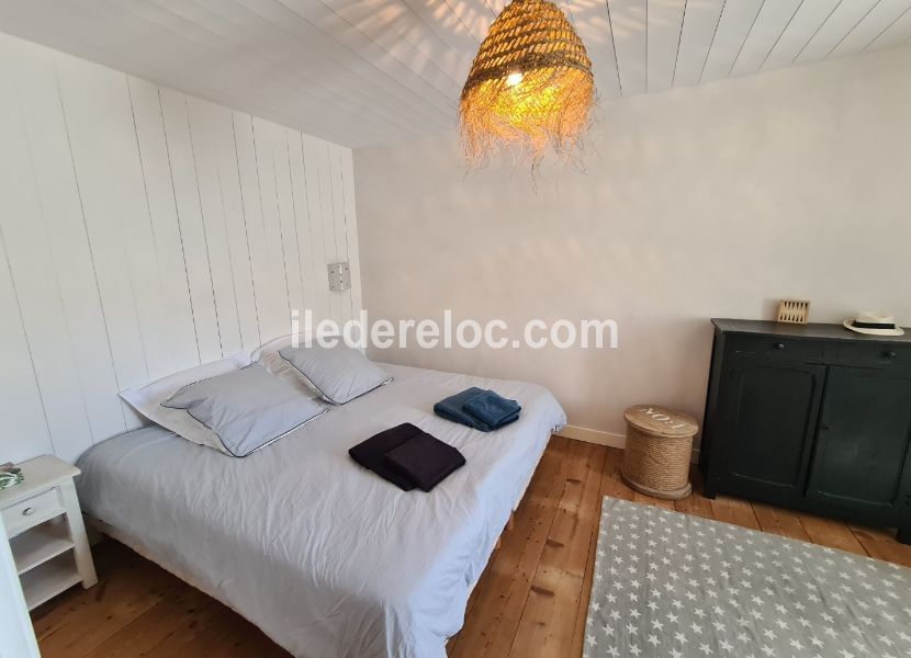 Photo 22 : CHAMBRE d'une maison située à La Couarde-sur-mer, île de Ré.