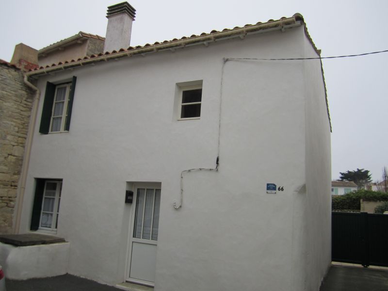 Photo 2 : EXTERIEUR d'une maison située à Ars en Ré, île de Ré.