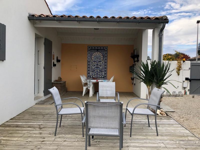 Photo 10 : TERRASSE d'une maison située à Sainte-Marie-de-Ré, île de Ré.