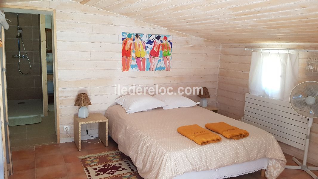 Photo 11 : CHAMBRE d'une maison située à Le Bois-Plage-en-Ré, île de Ré.